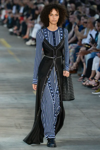 Look 17